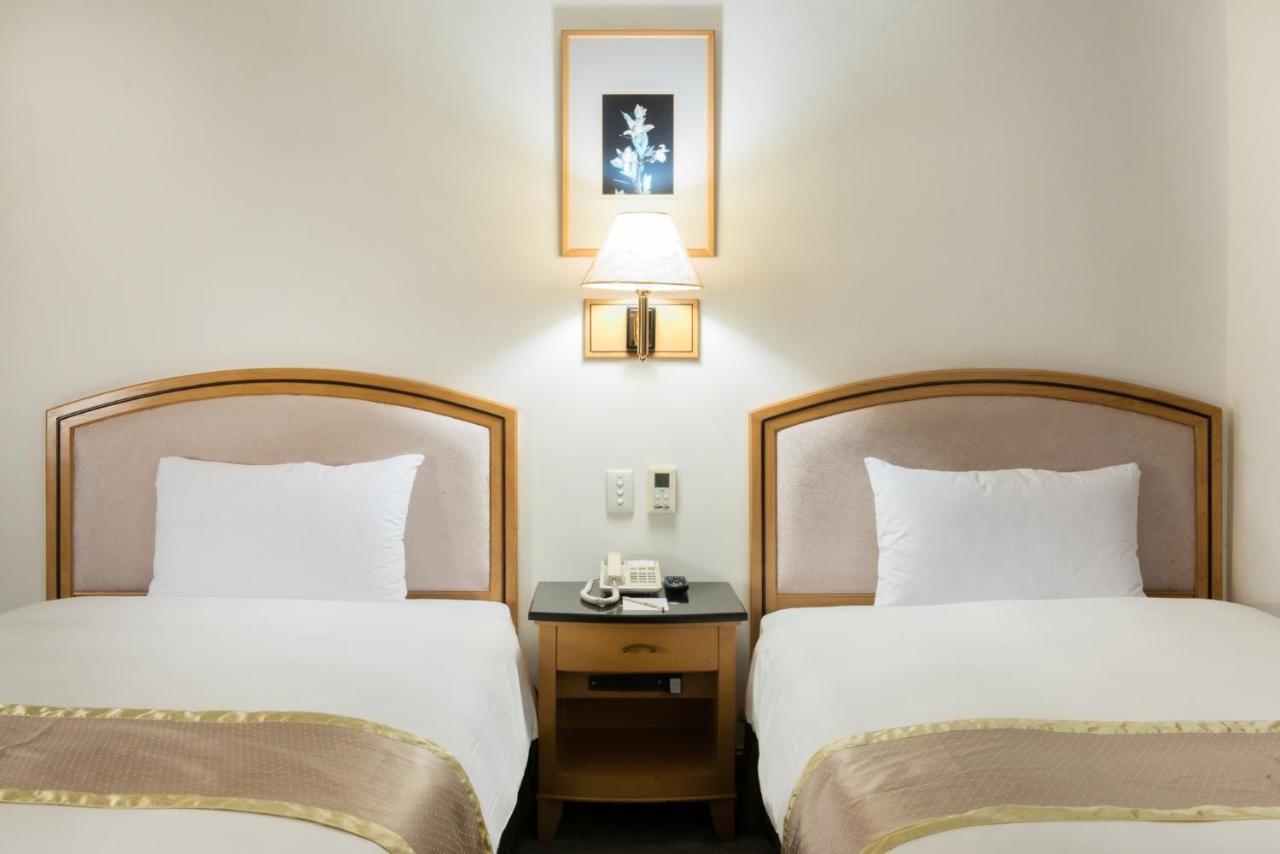 Hometel Hotel Kaohsiung Esterno foto